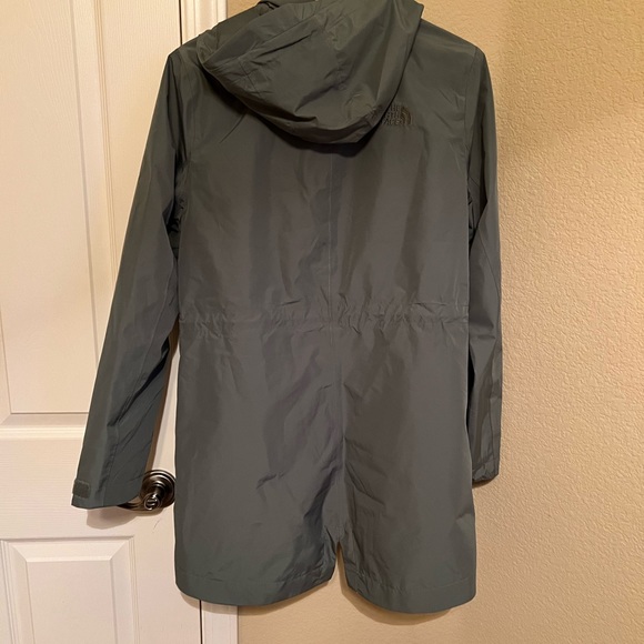 The North Face Women's City Rain Parka - NWT - Picture 8 of 11